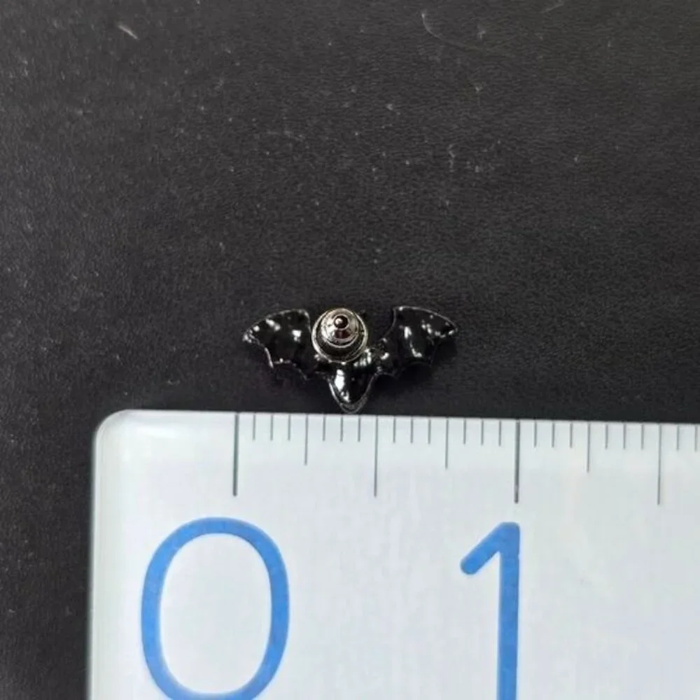 🎃 Vintage-style Black Bat Stud Earrings‎ (NWOT)